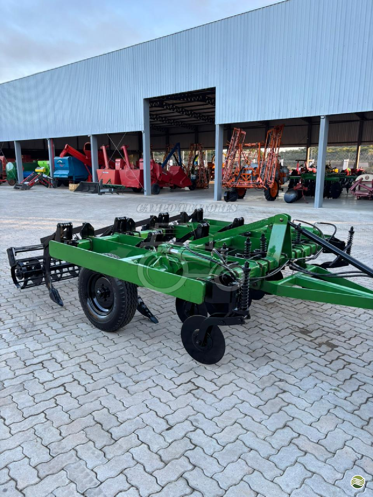 IMPLEMENTOS AGRICOLAS SUBSOLADOR 7 HASTES DISCO CORTE Campo Tratores SAO CARLOS SÃO PAULO SP